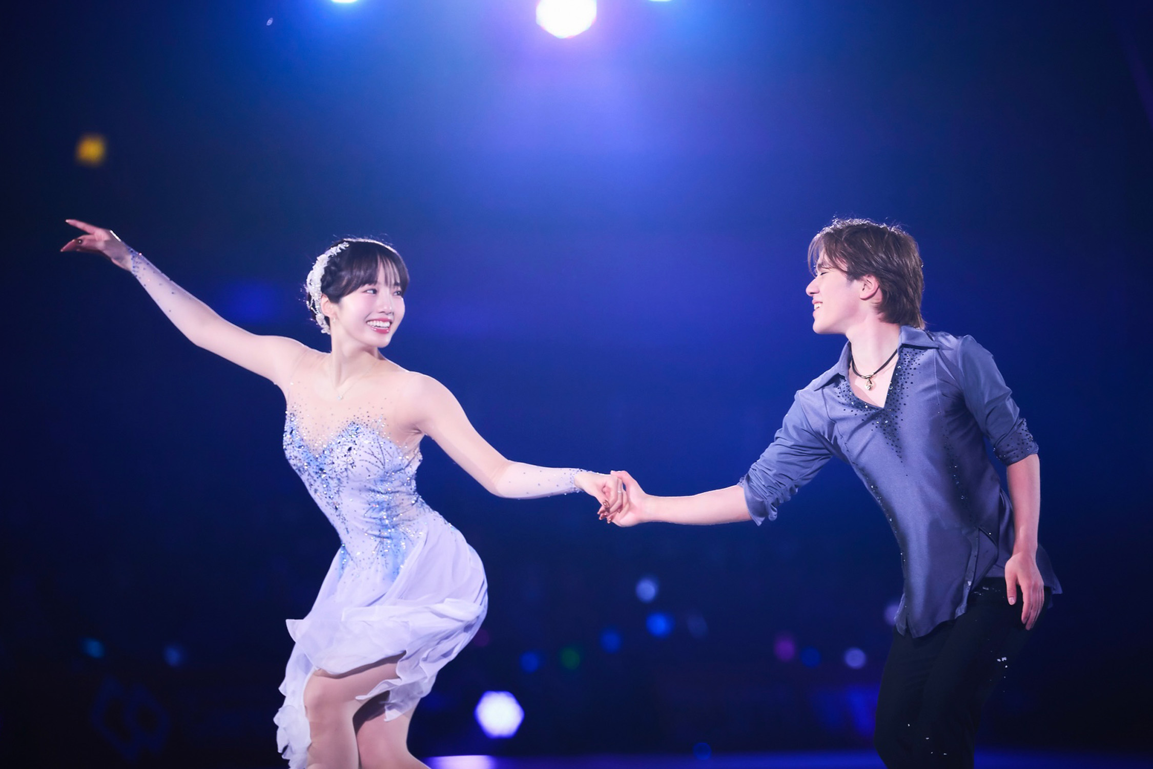 背中合わせのポートレート